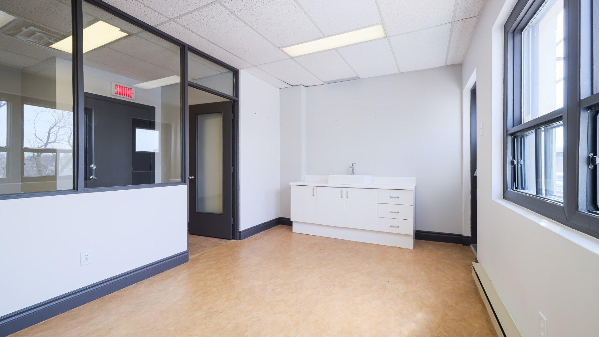 









954


Rue Labelle

,
Saint-Jérôme,




QC
J7Z5M8


