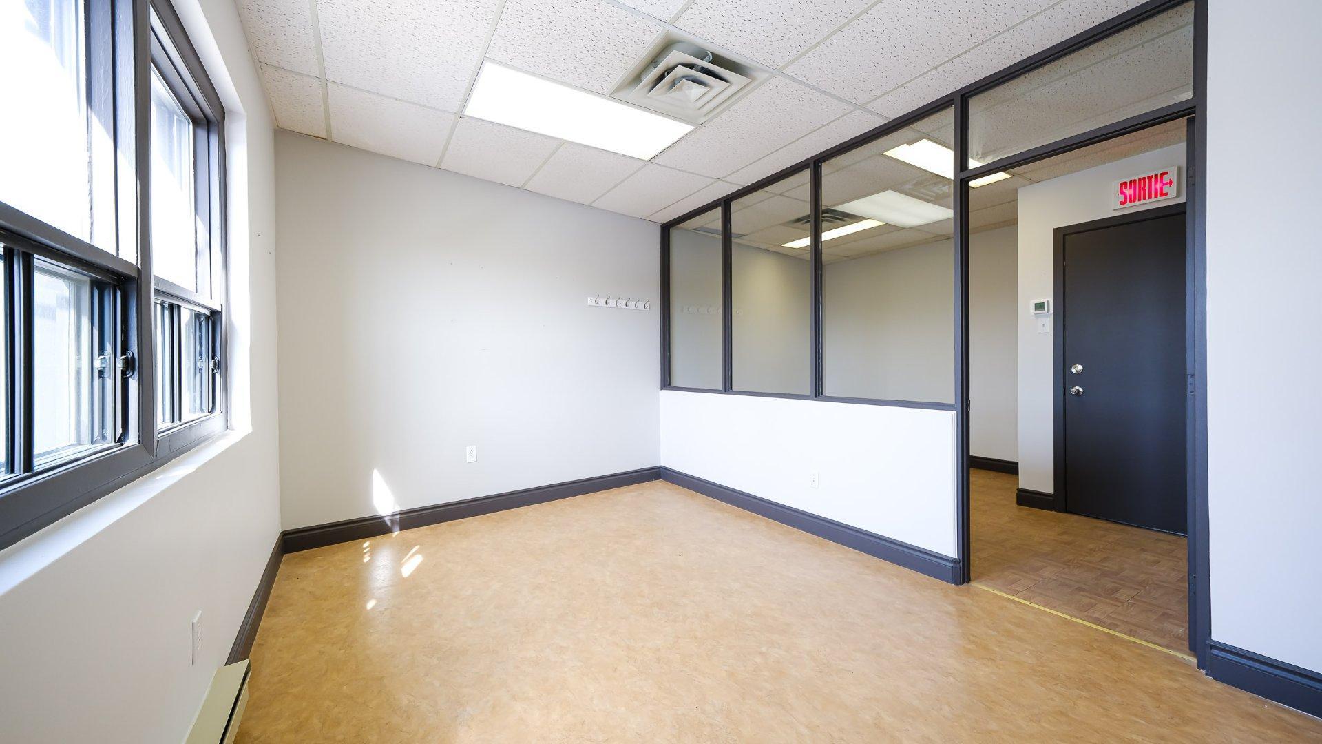









954


Rue Labelle

,
Saint-Jérôme,




QC
J7Z5M8

