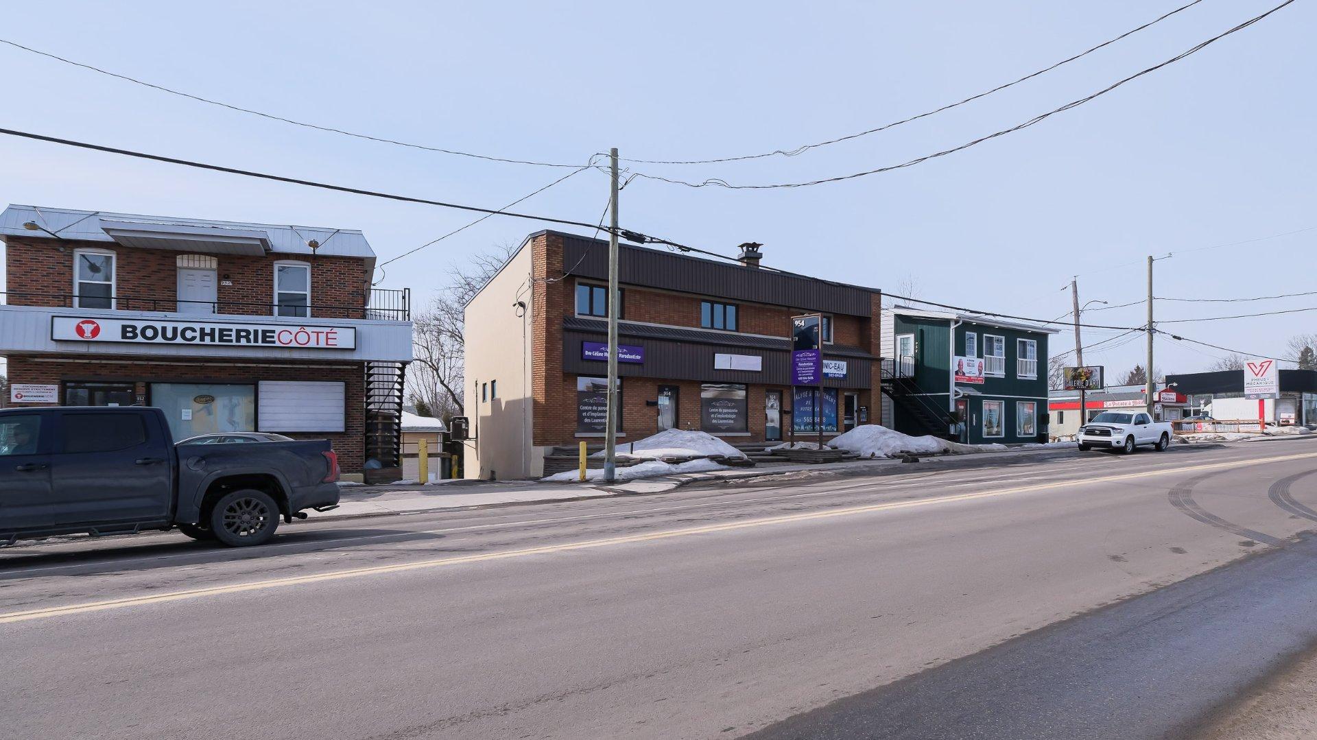 









954


Rue Labelle

,
Saint-Jérôme,




QC
J7Z5M8

