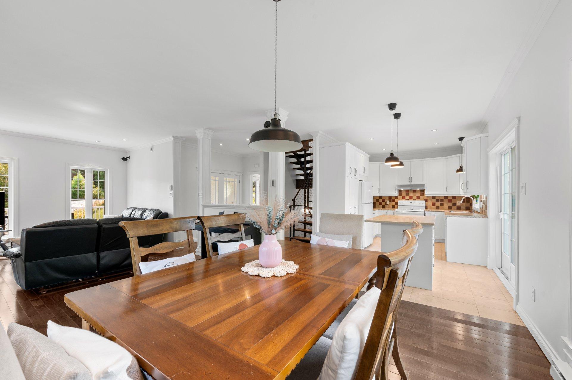 









739


Rue des Grands-Pins

,
Mont-Tremblant,




QC
J8E0B2

