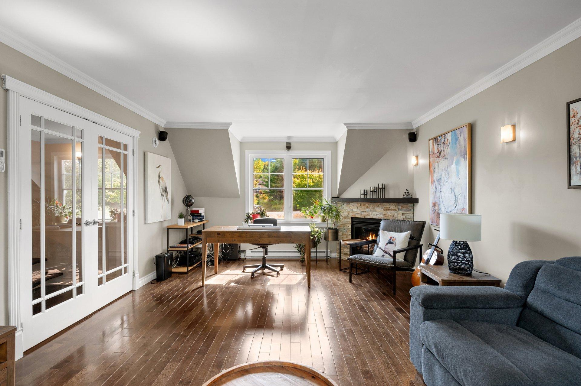 









739


Rue des Grands-Pins

,
Mont-Tremblant,




QC
J8E0B2

