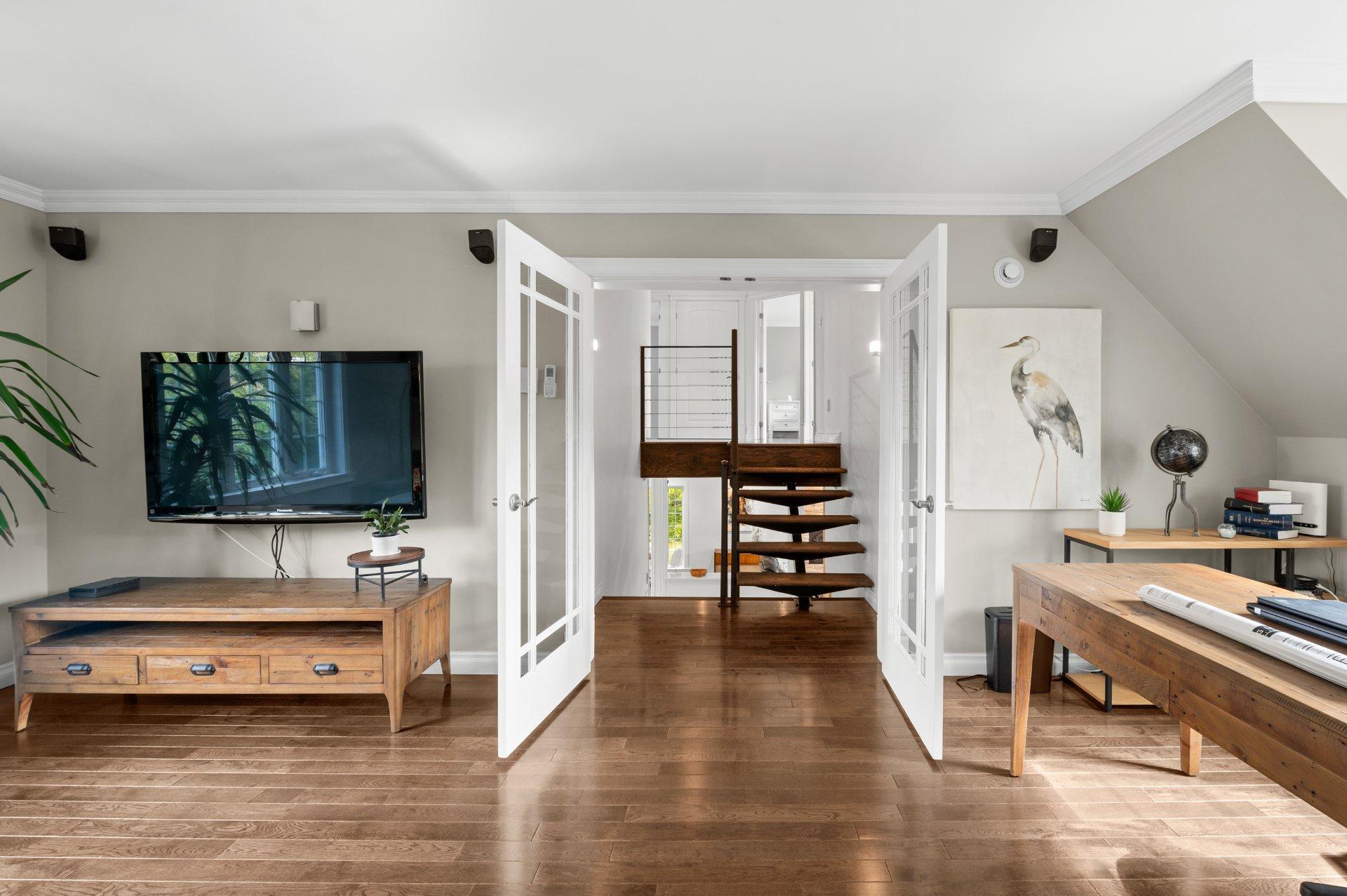 









739


Rue des Grands-Pins

,
Mont-Tremblant,




QC
J8E0B2

