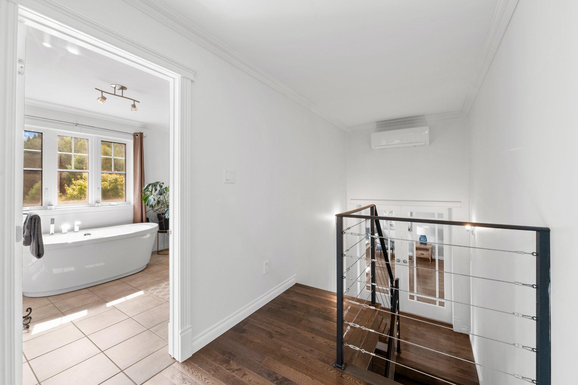 









739


Rue des Grands-Pins

,
Mont-Tremblant,




QC
J8E0B2

