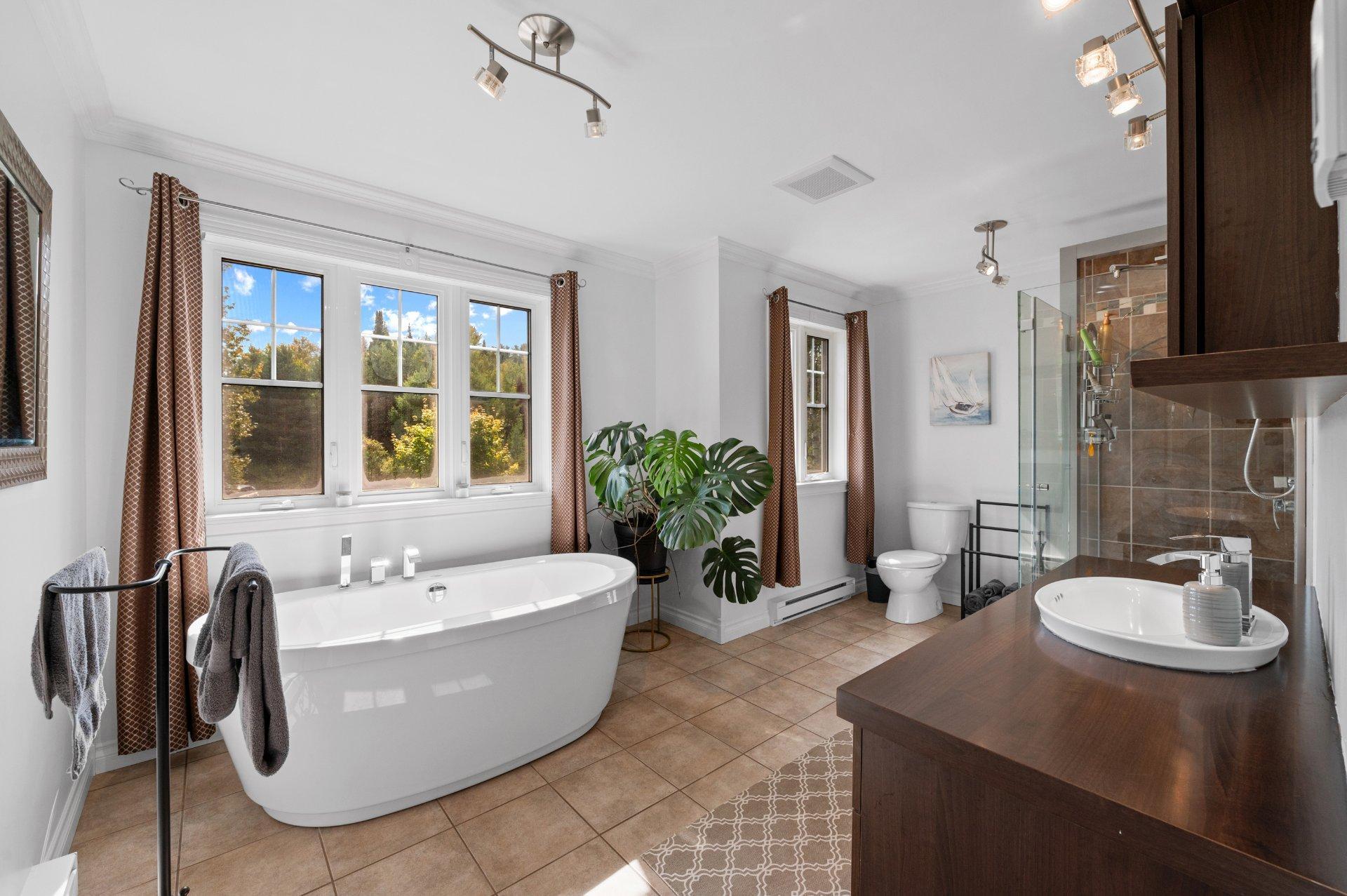 









739


Rue des Grands-Pins

,
Mont-Tremblant,




QC
J8E0B2

