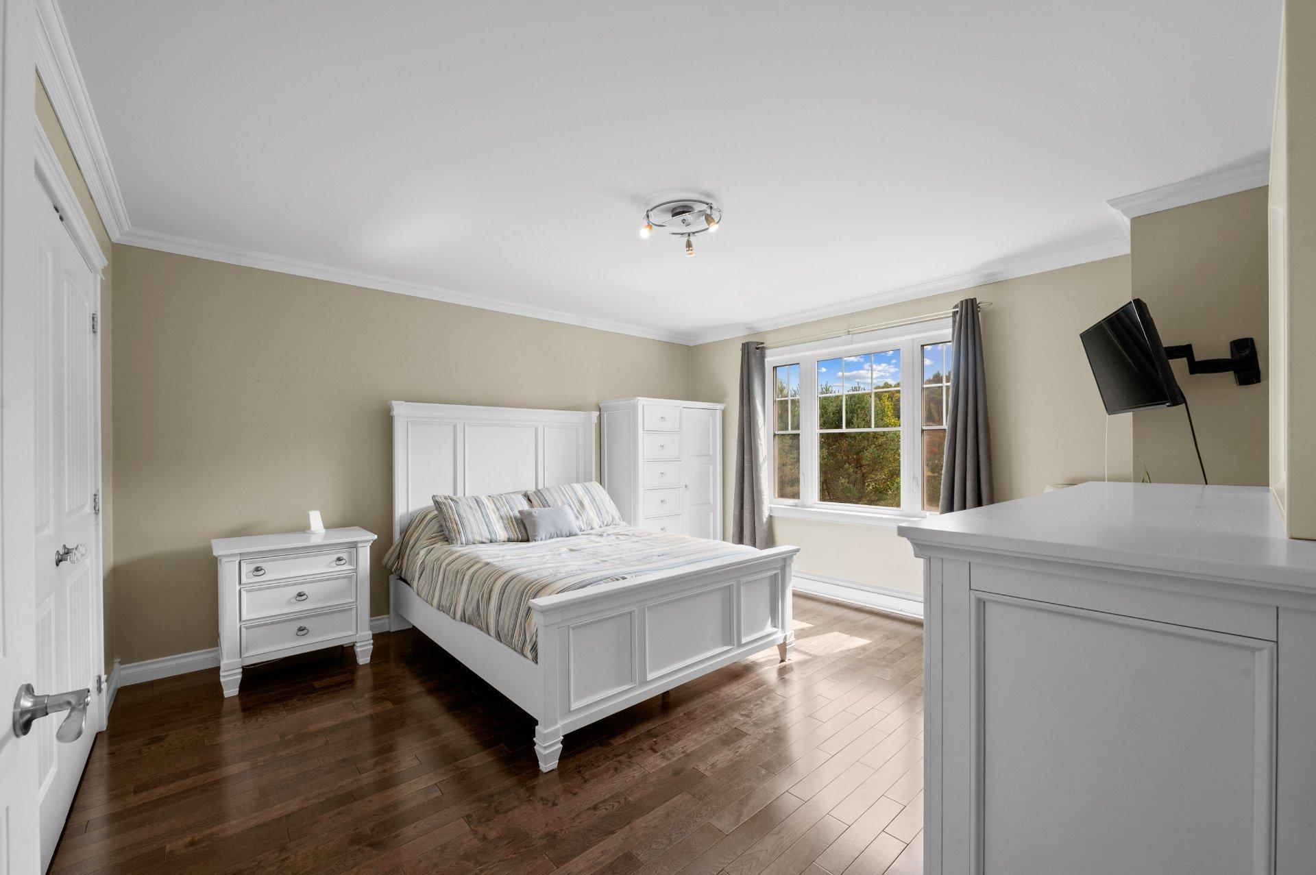 









739


Rue des Grands-Pins

,
Mont-Tremblant,




QC
J8E0B2

