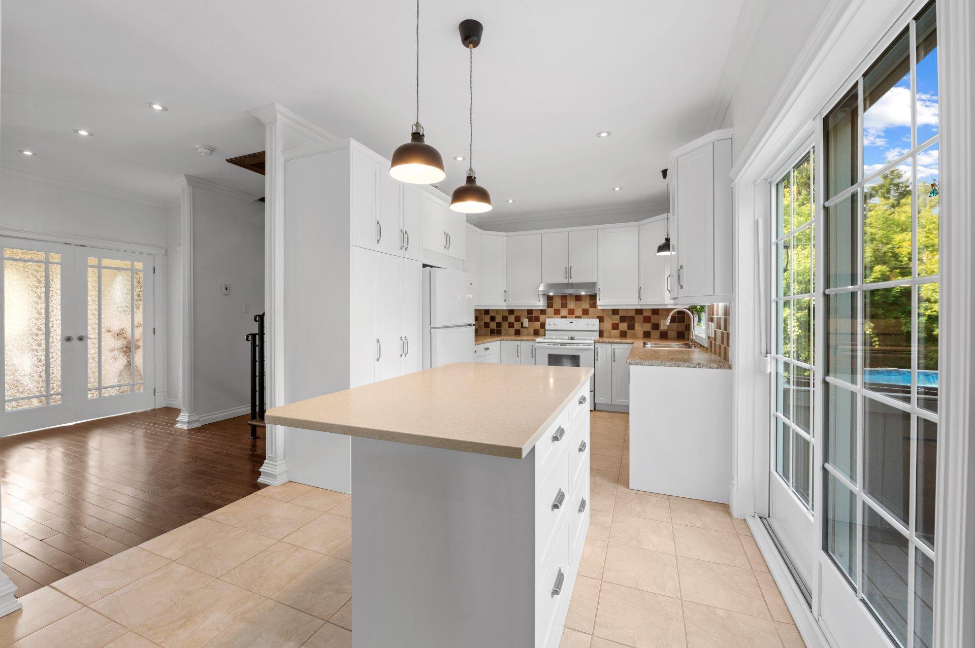 









739


Rue des Grands-Pins

,
Mont-Tremblant,




QC
J8E0B2

