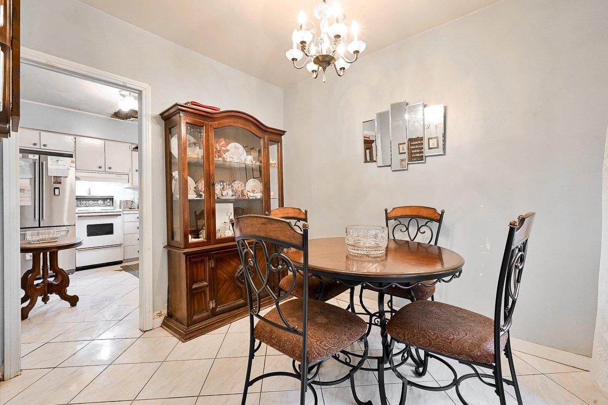 









545


Rue de Springfield

,
Longueuil (Greenfield Park),




QC
J4V1X9

