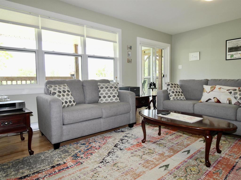 












11599 Kempt Head Road

,
Boularderie Center,




NS
B1X 1K6

