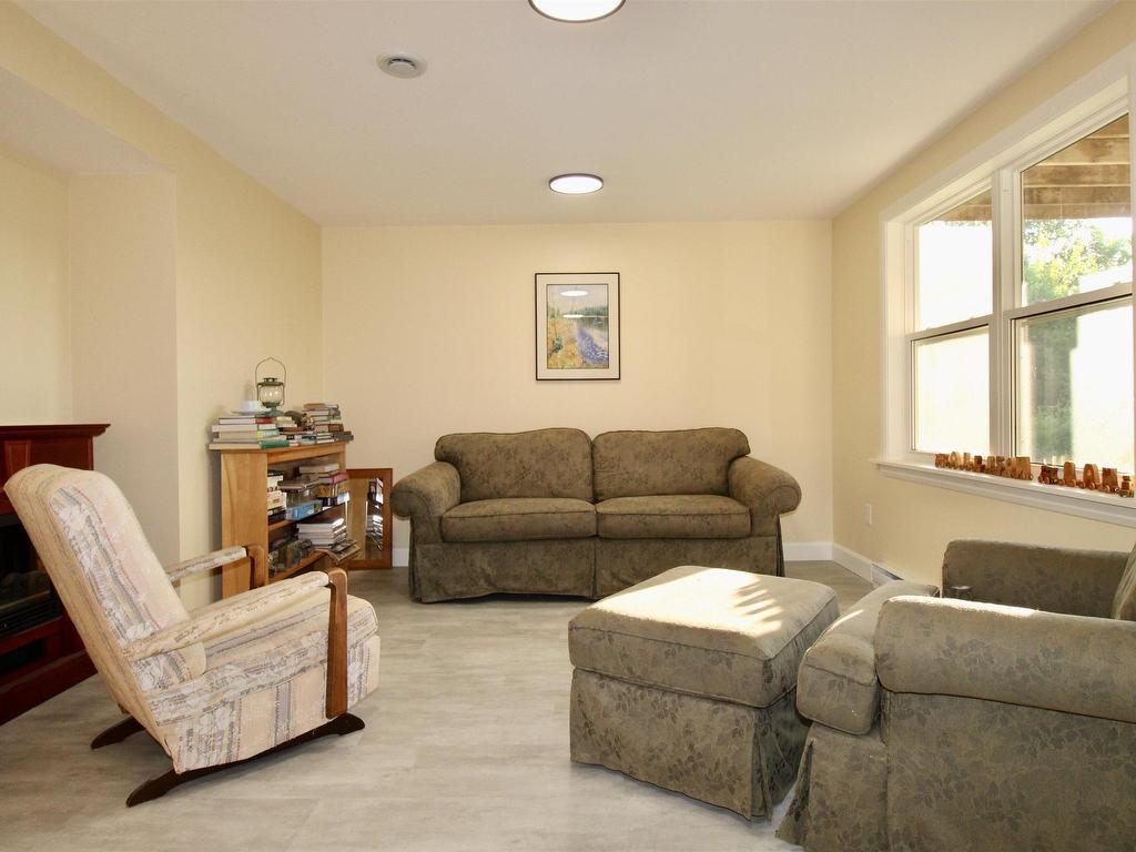 












11599 Kempt Head Road

,
Boularderie Center,




NS
B1X 1K6

