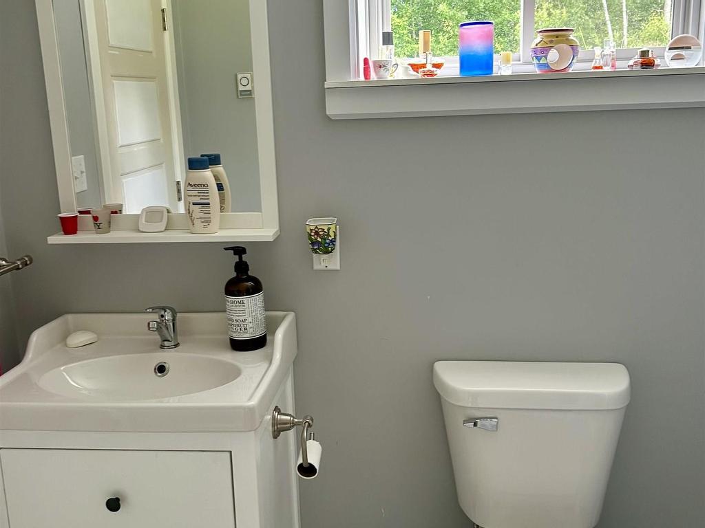 












11599 Kempt Head Road

,
Boularderie Center,




NS
B1X 1K6


