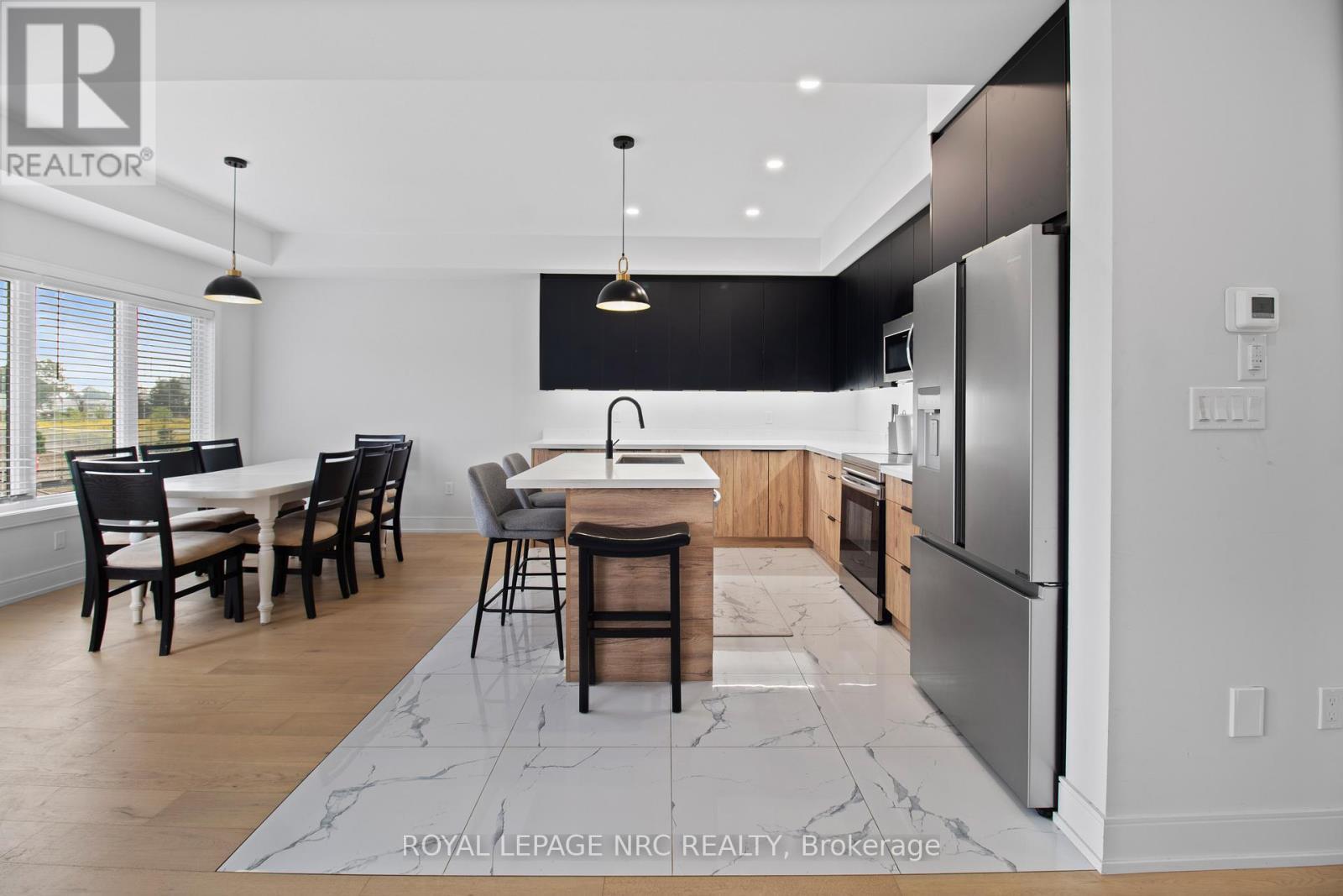 












7392 SPLENDOUR DRIVE

,
Niagara Falls (Brown),




Ontario
L2H3V8

