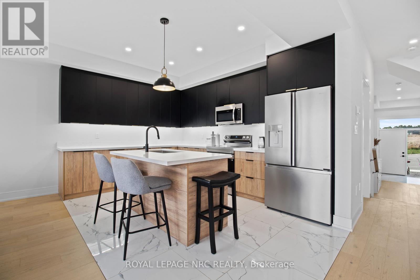 












7392 SPLENDOUR DRIVE

,
Niagara Falls (Brown),




Ontario
L2H3V8

