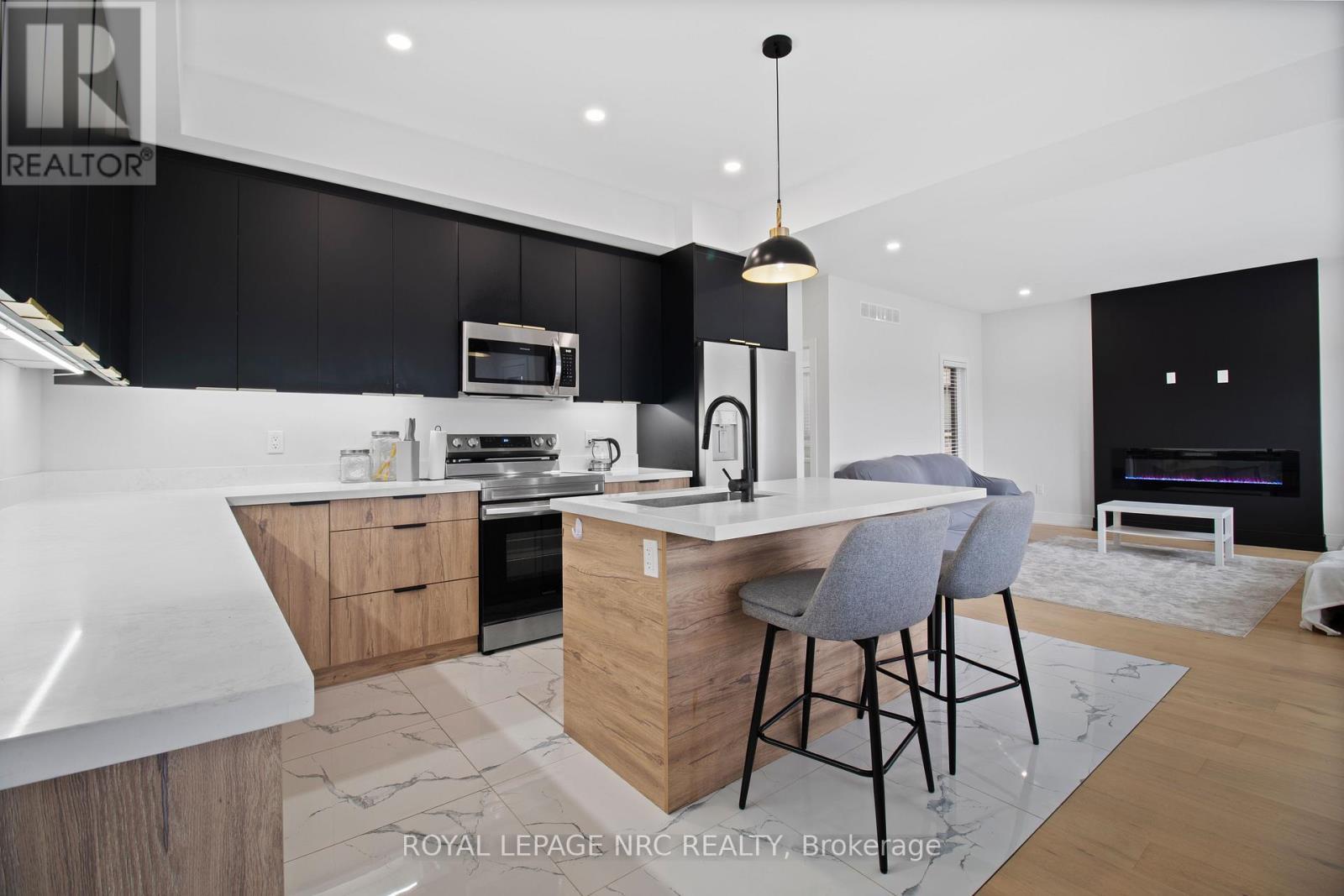 












7392 SPLENDOUR DRIVE

,
Niagara Falls (Brown),




Ontario
L2H3V8

