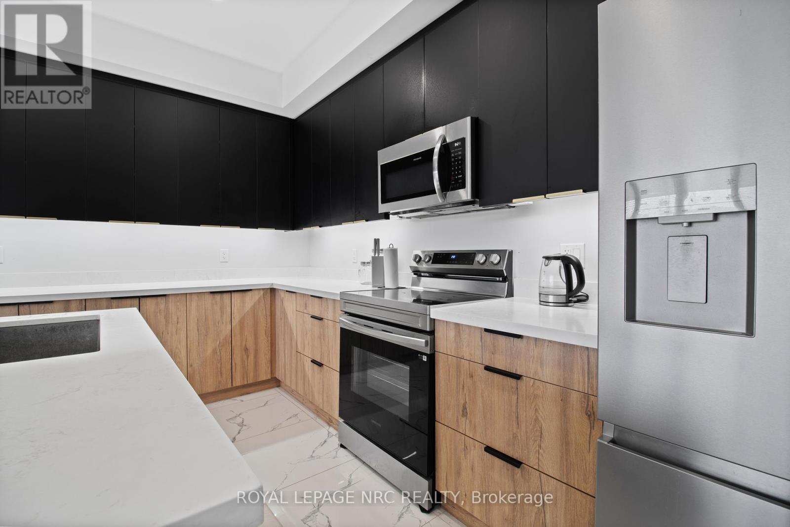 












7392 SPLENDOUR DRIVE

,
Niagara Falls (Brown),




Ontario
L2H3V8

