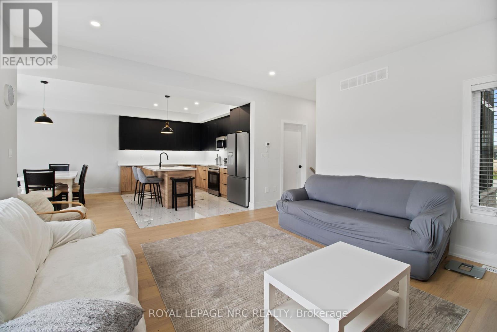 












7392 SPLENDOUR DRIVE

,
Niagara Falls (Brown),




Ontario
L2H3V8

