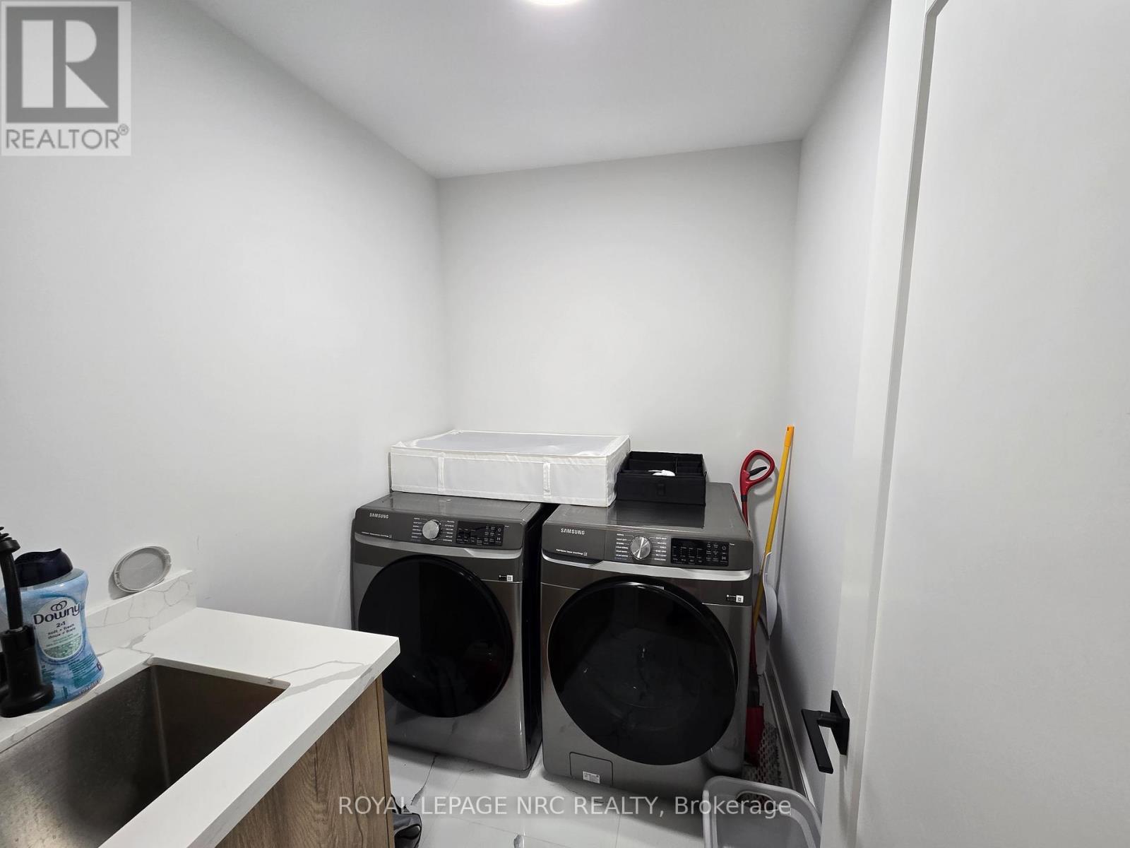 












7392 SPLENDOUR DRIVE

,
Niagara Falls (Brown),




Ontario
L2H3V8

