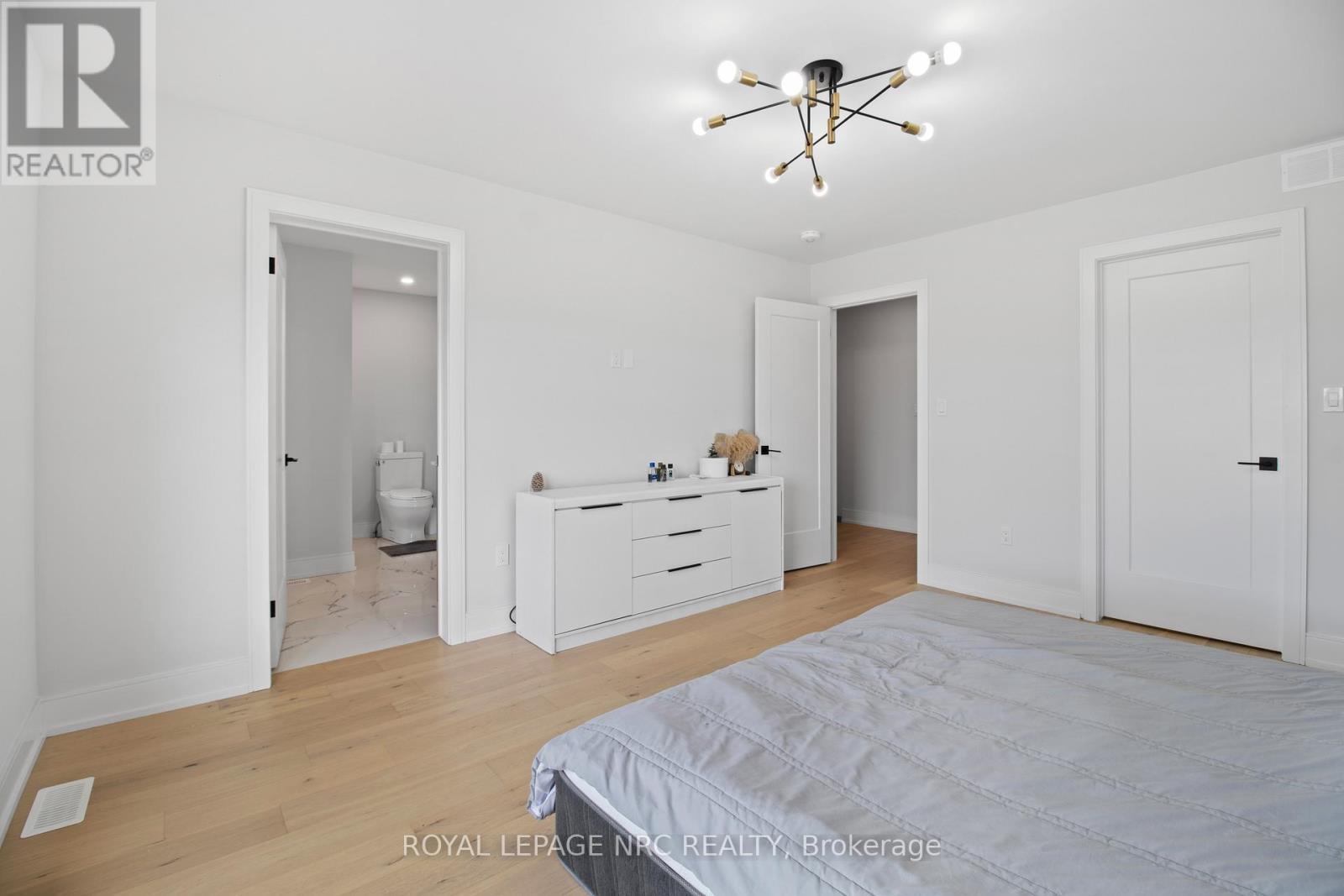 












7392 SPLENDOUR DRIVE

,
Niagara Falls (Brown),




Ontario
L2H3V8

