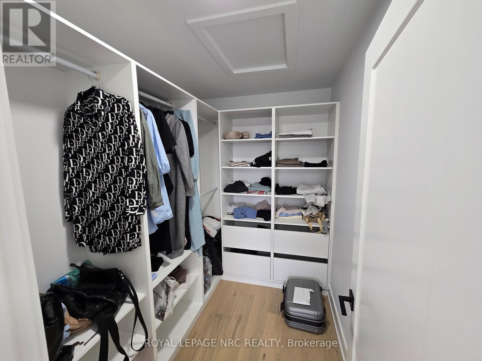 












7392 SPLENDOUR DRIVE

,
Niagara Falls (Brown),




Ontario
L2H3V8

