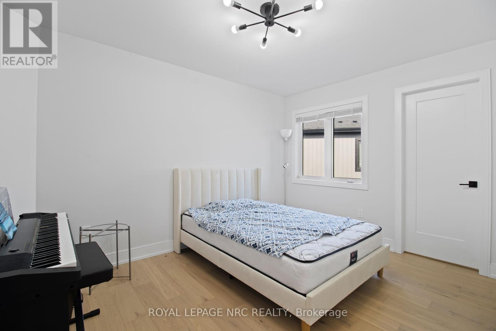 












7392 SPLENDOUR DRIVE

,
Niagara Falls (Brown),




Ontario
L2H3V8

