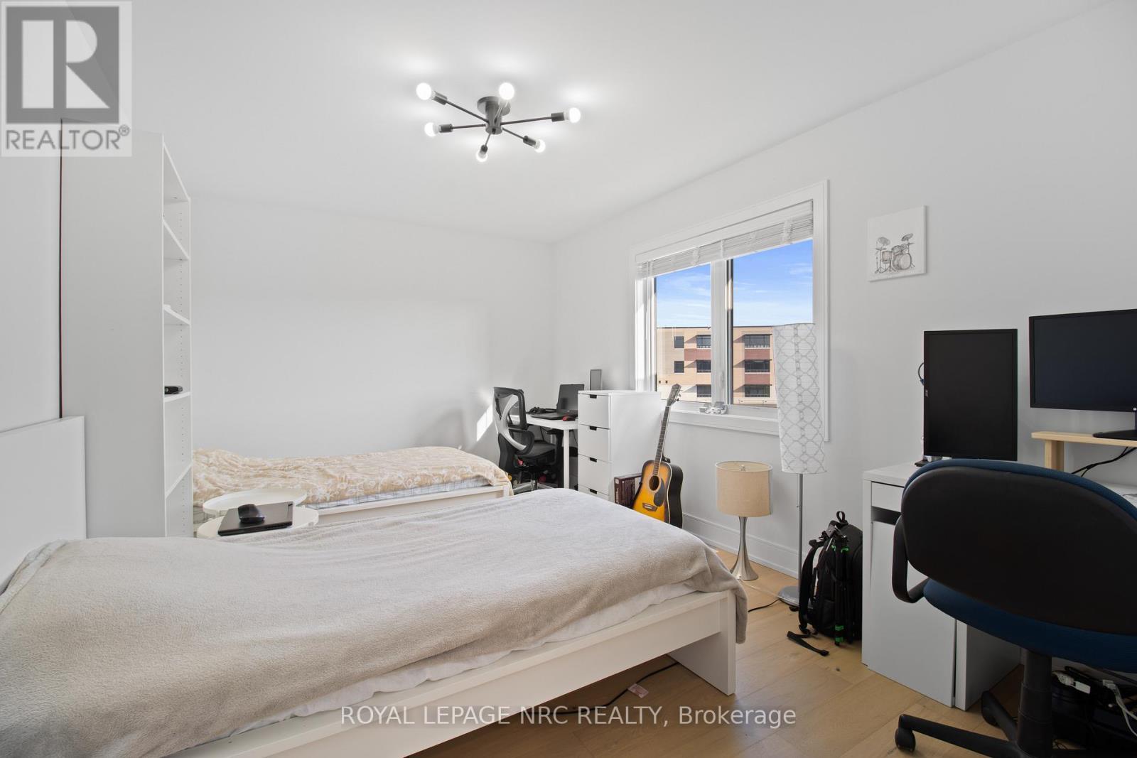 












7392 SPLENDOUR DRIVE

,
Niagara Falls (Brown),




Ontario
L2H3V8

