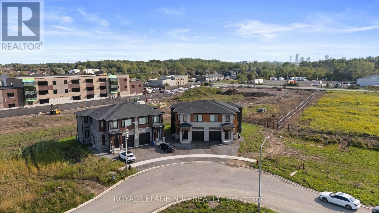 












7392 SPLENDOUR DRIVE

,
Niagara Falls (Brown),




Ontario
L2H3V8

