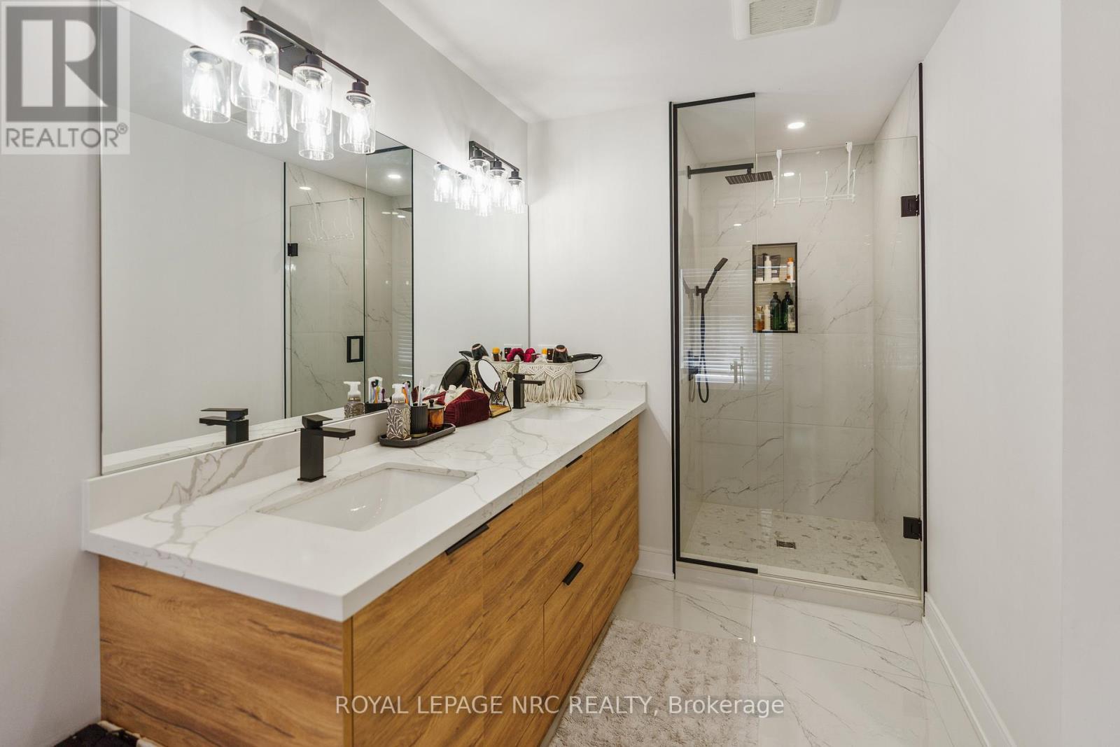 












7386 SPLENDOUR DRIVE

,
Niagara Falls (Brown),




Ontario
L2H3V8

