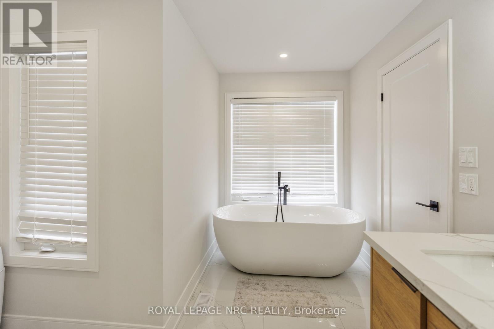 












7386 SPLENDOUR DRIVE

,
Niagara Falls (Brown),




Ontario
L2H3V8

