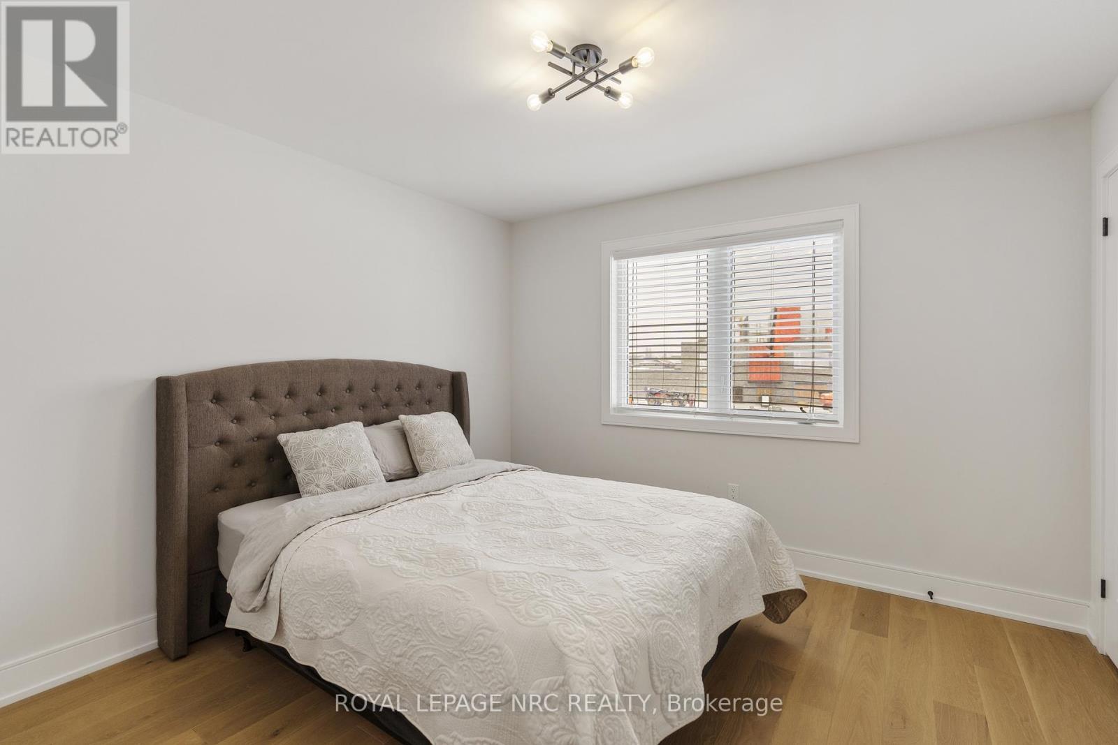 












7386 SPLENDOUR DRIVE

,
Niagara Falls (Brown),




Ontario
L2H3V8

