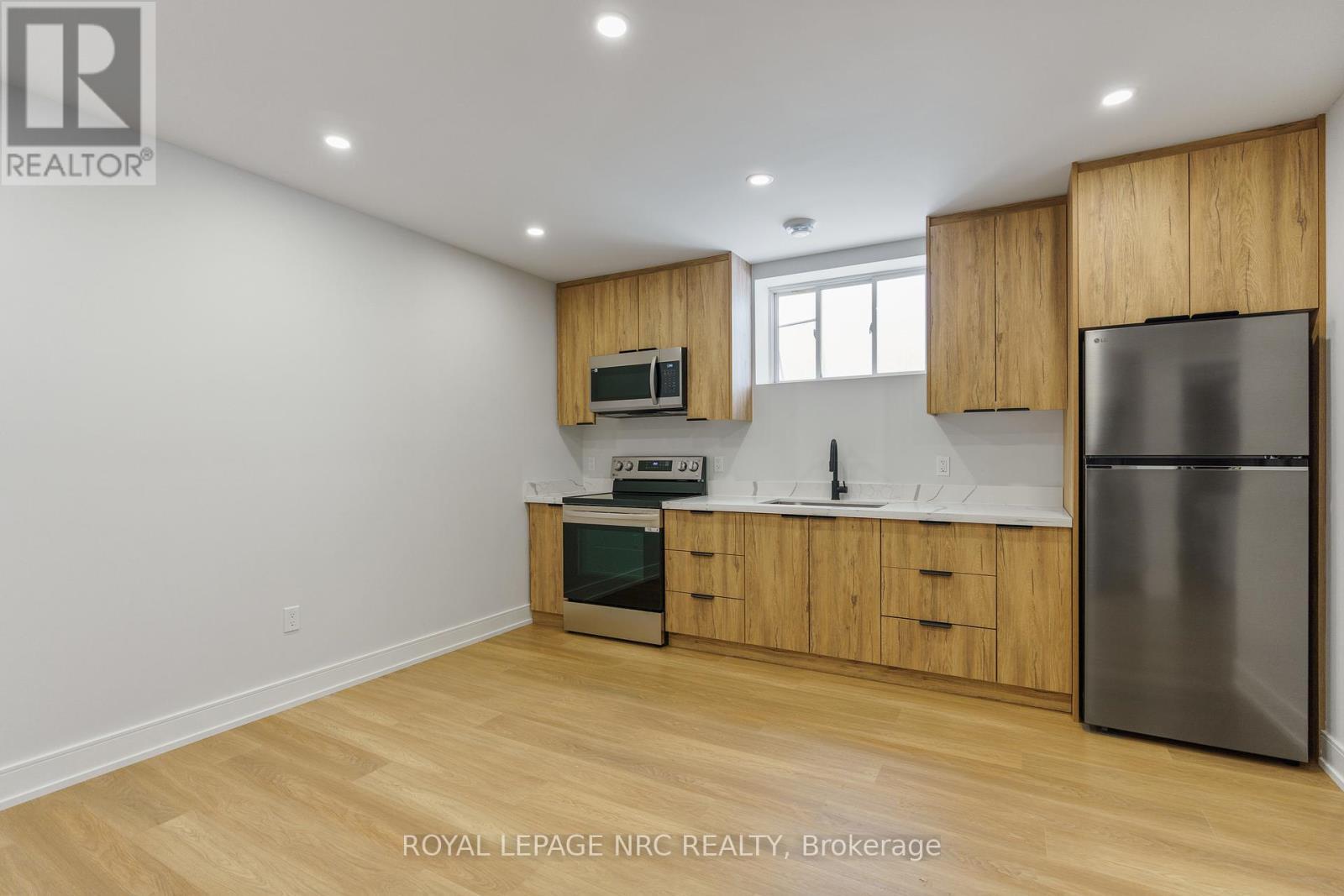 












7386 SPLENDOUR DRIVE

,
Niagara Falls (Brown),




Ontario
L2H3V8

