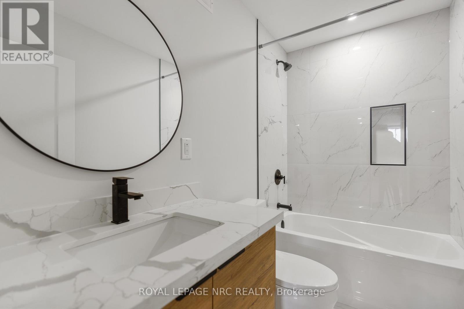 












7386 SPLENDOUR DRIVE

,
Niagara Falls (Brown),




Ontario
L2H3V8

