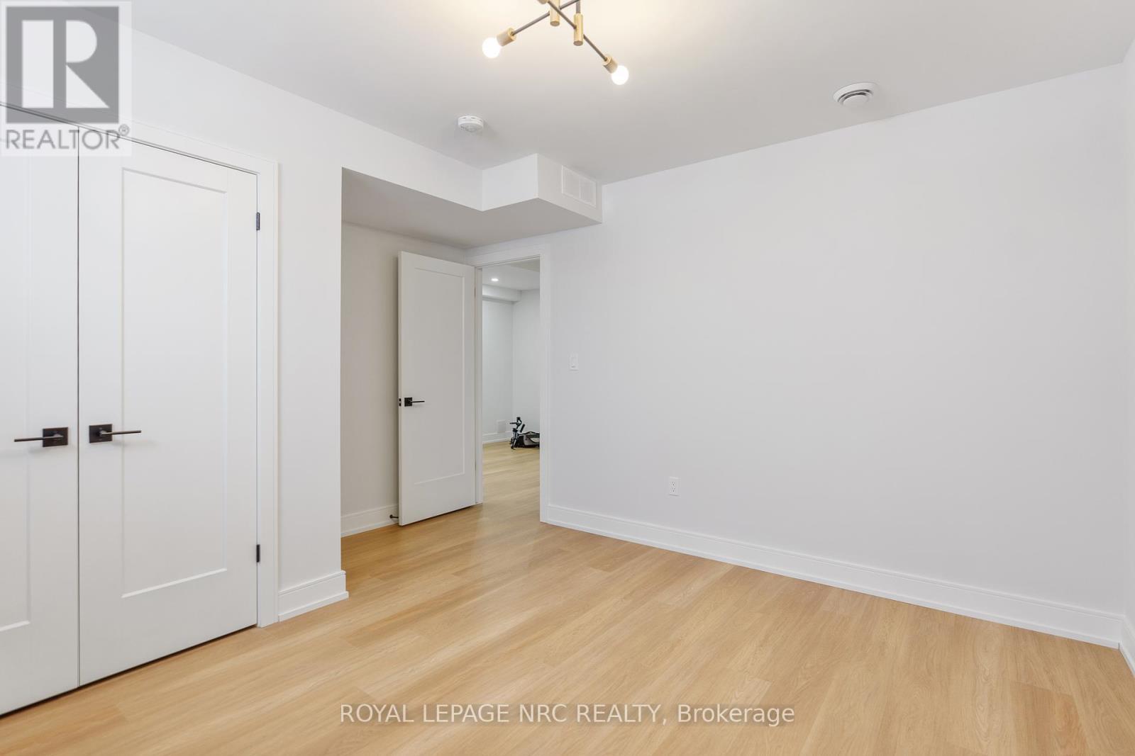 












7386 SPLENDOUR DRIVE

,
Niagara Falls (Brown),




Ontario
L2H3V8

