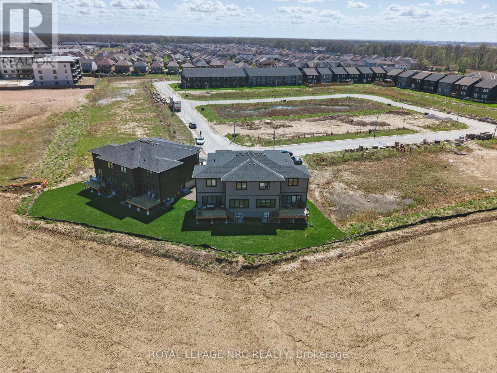 












7386 SPLENDOUR DRIVE

,
Niagara Falls (Brown),




Ontario
L2H3V8

