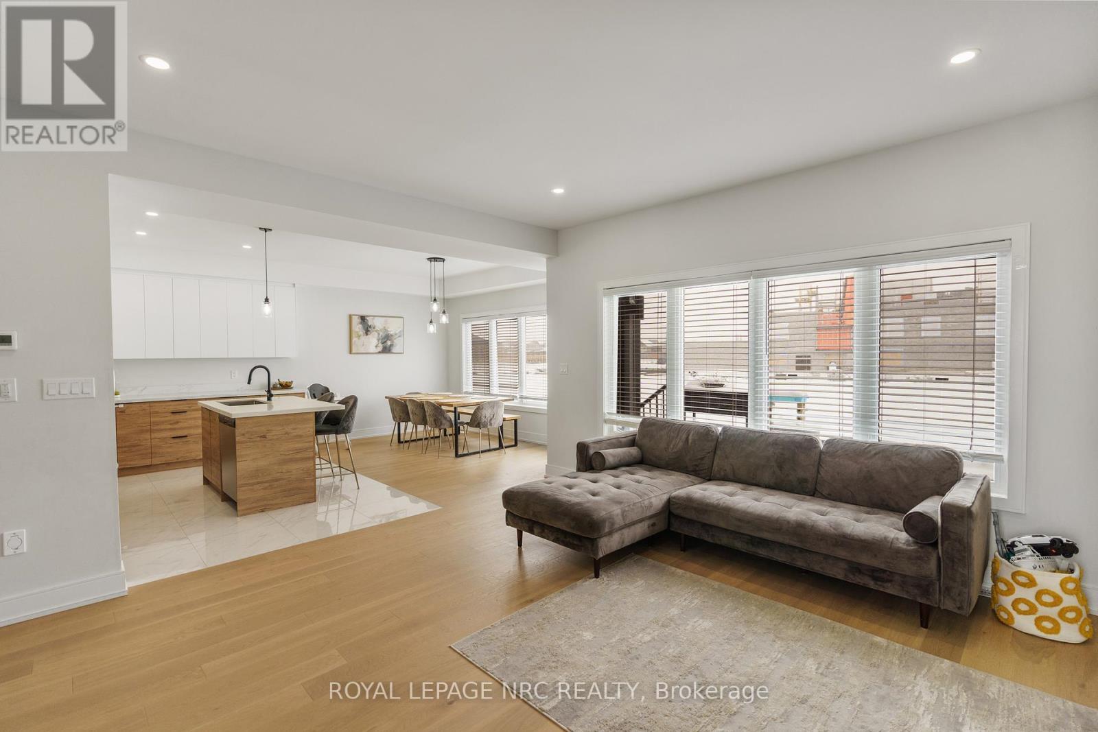 












7386 SPLENDOUR DRIVE

,
Niagara Falls (Brown),




Ontario
L2H3V8

