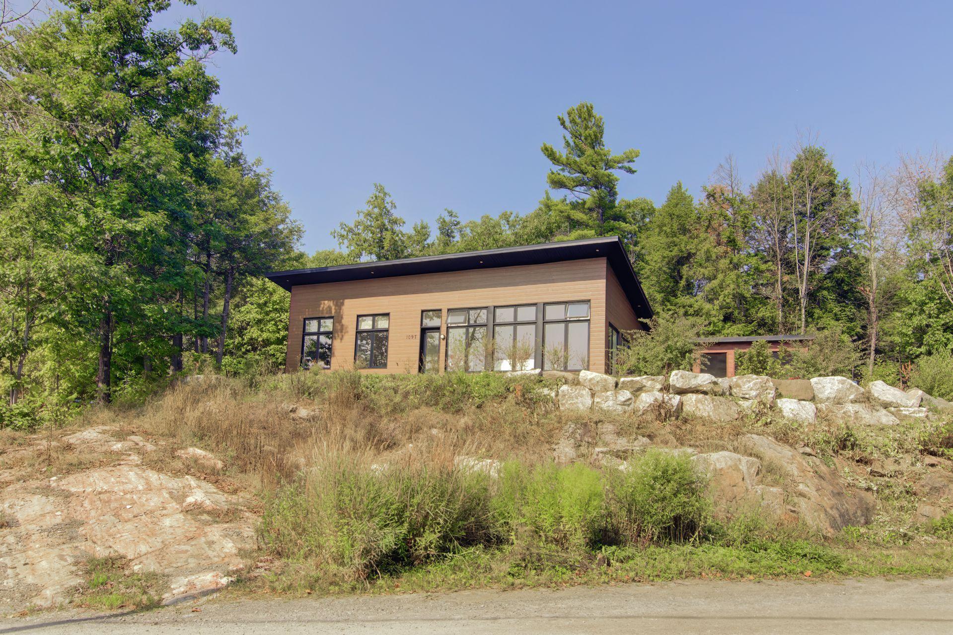 









1097


Ch. de la Côte

,
Lachute,




QC
J8H3W7

