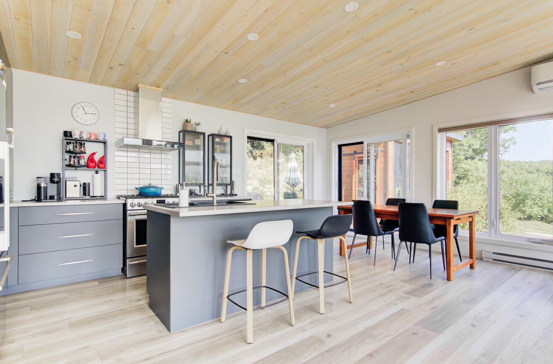 









1097


Ch. de la Côte

,
Lachute,




QC
J8H3W7

