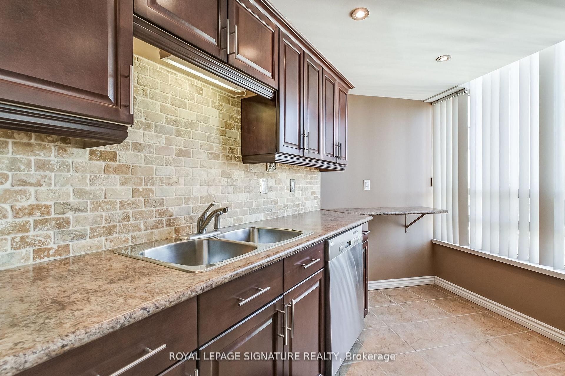 









75


King

Street East, 1105,
Mississauga,




ON
L5A 4G5

