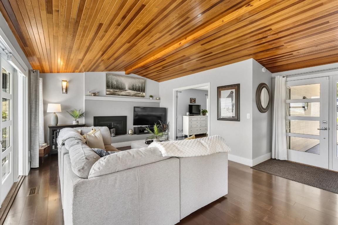 









6555


Sherburn

Road,
Peachland,




BC
V0H 1X7

