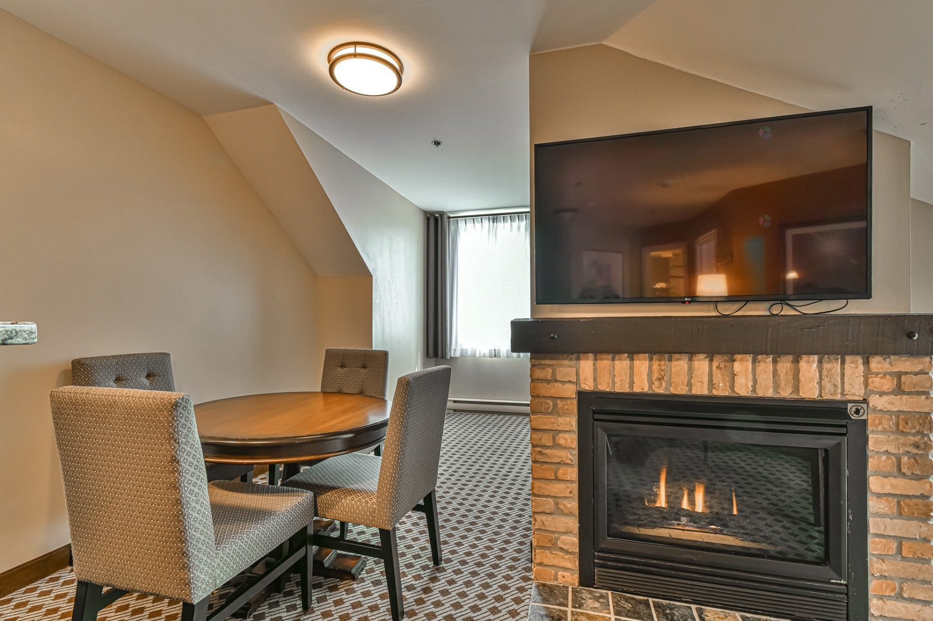 









160


Ch. du Curé-Deslauriers

, 441,
Mont-Tremblant,




QC
J8E1C9

