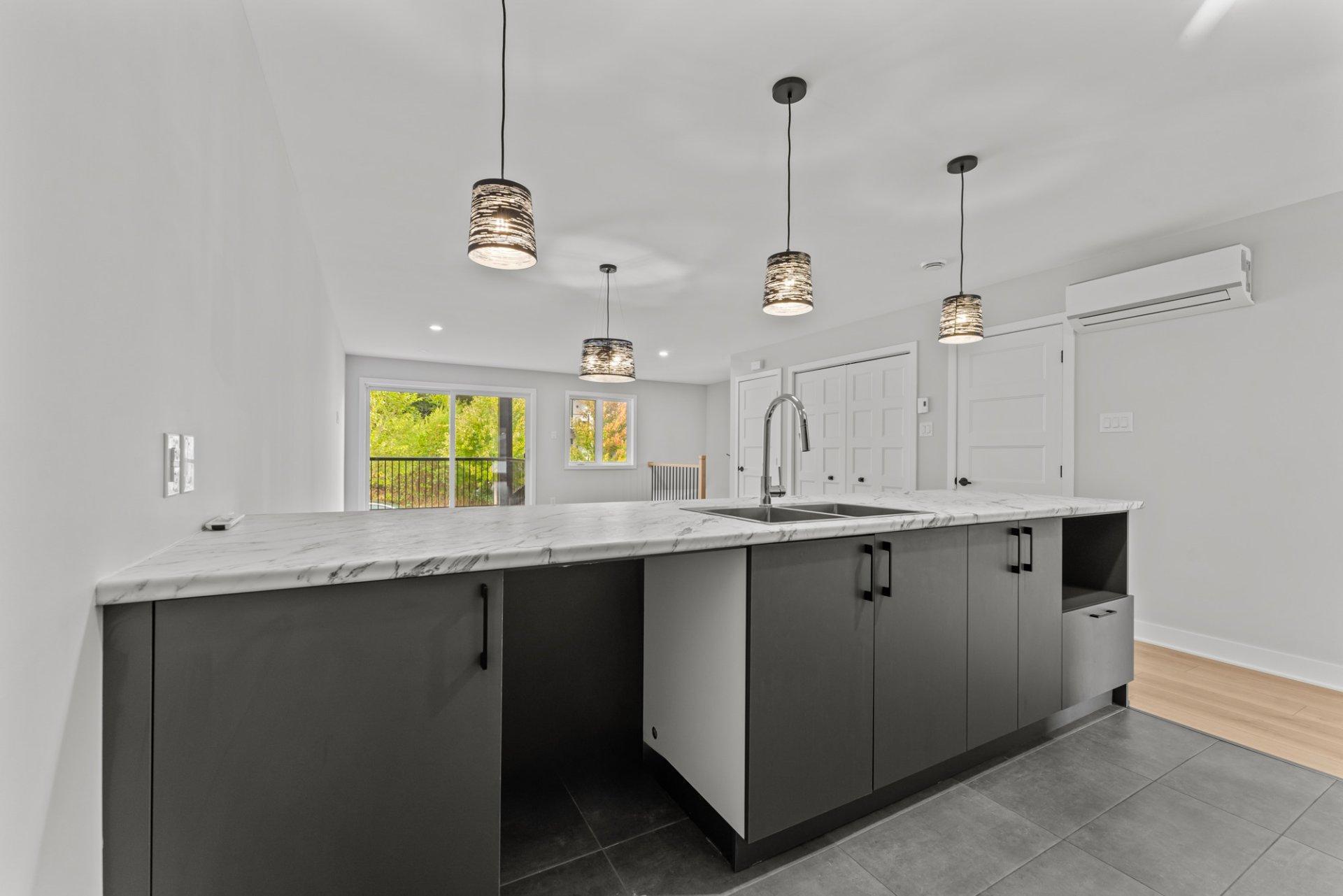 









900


Rue du Gisement

, 14,
Sherbrooke (Les Nations),




QC
J1H0N4

