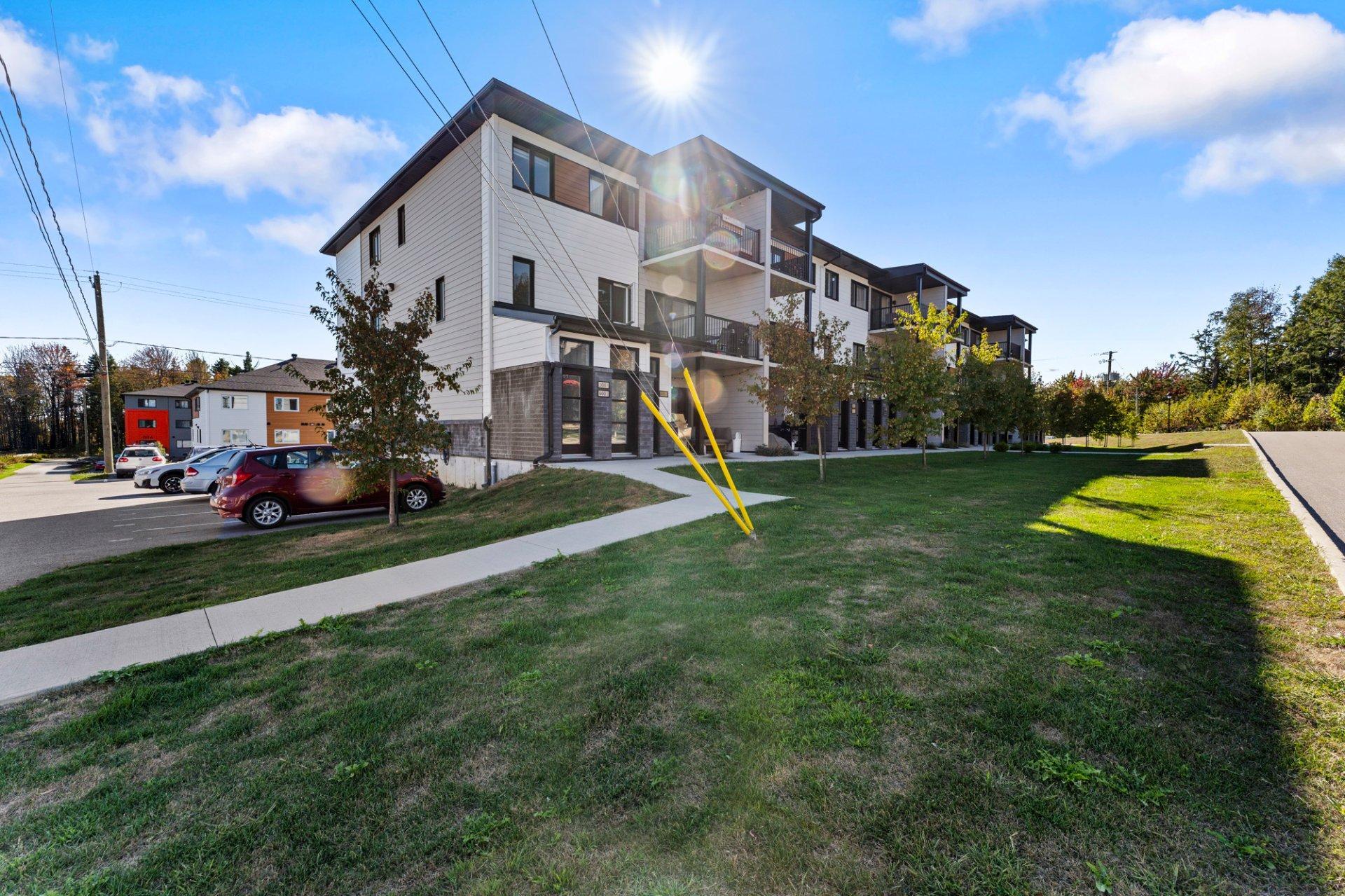 









900


Rue du Gisement

, 14,
Sherbrooke (Les Nations),




QC
J1H0N4

