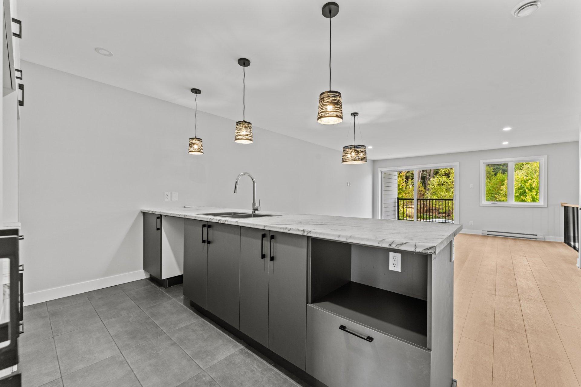 









900


Rue du Gisement

, 14,
Sherbrooke (Les Nations),




QC
J1H0N4

