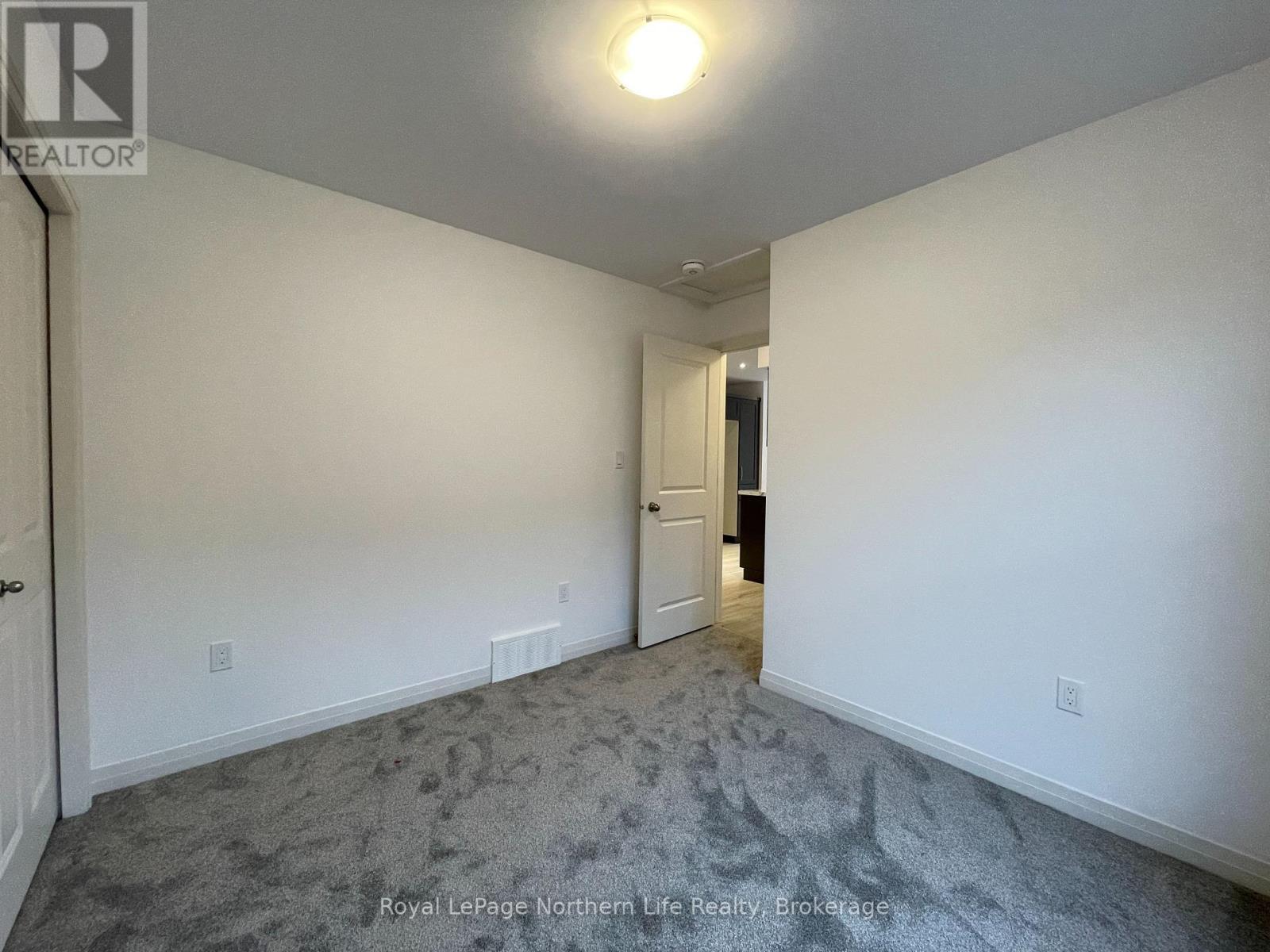 












10 MEADOW WOOD COURT

,
North Bay (Ferris),




Ontario
P1A4L5

