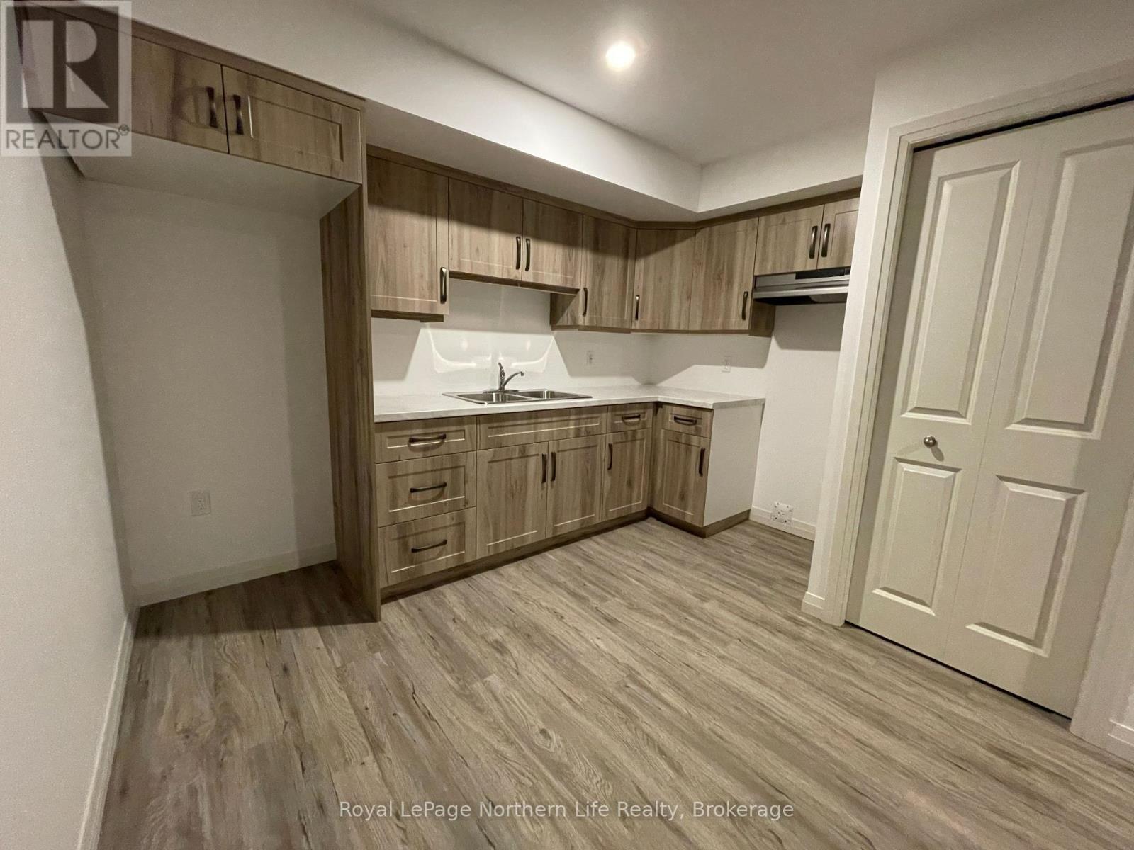 












10 MEADOW WOOD COURT

,
North Bay (Ferris),




Ontario
P1A4L5

