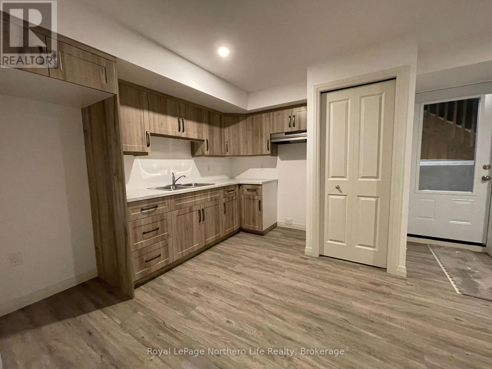 












10 MEADOW WOOD COURT

,
North Bay (Ferris),




Ontario
P1A4L5

