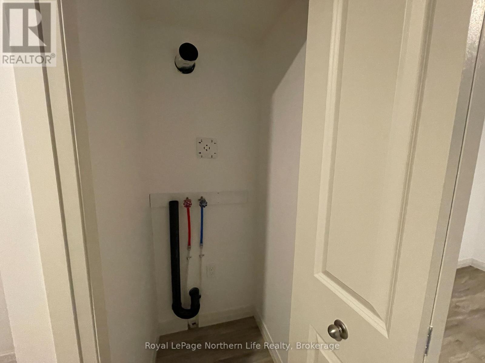 












10 MEADOW WOOD COURT

,
North Bay (Ferris),




Ontario
P1A4L5

