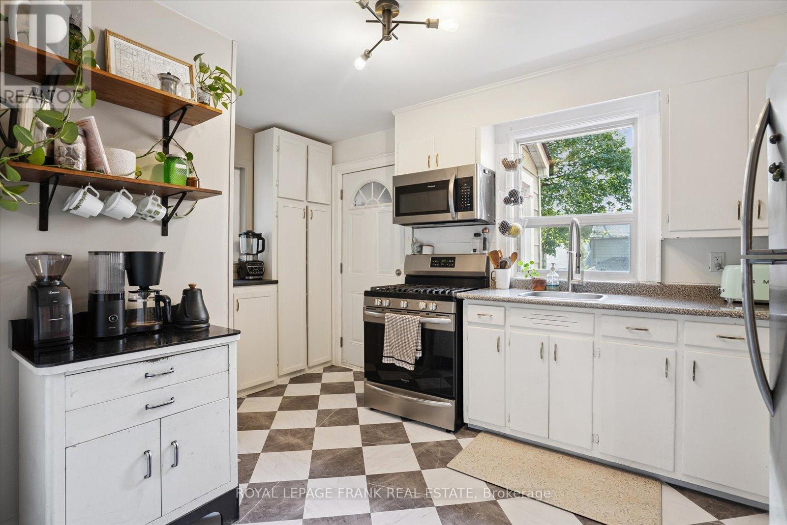 












108 GREENWOOD AVENUE

,
Toronto (South Riverdale),




Ontario
M4L2P6

