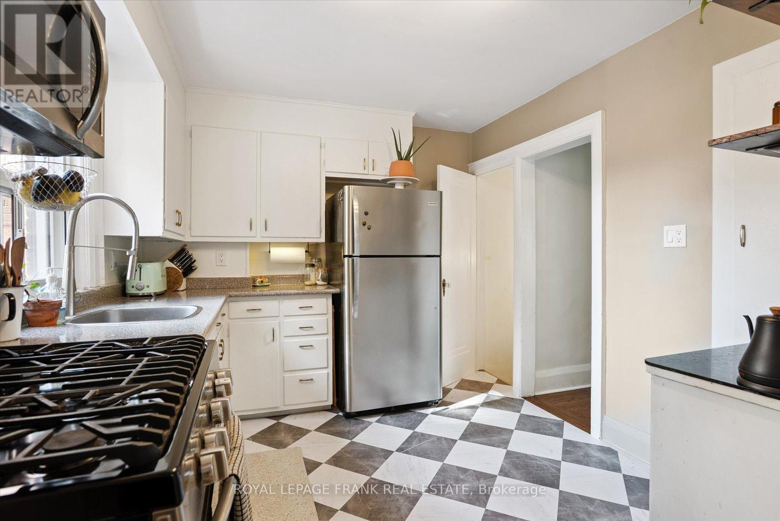 












108 GREENWOOD AVENUE

,
Toronto (South Riverdale),




Ontario
M4L2P6


