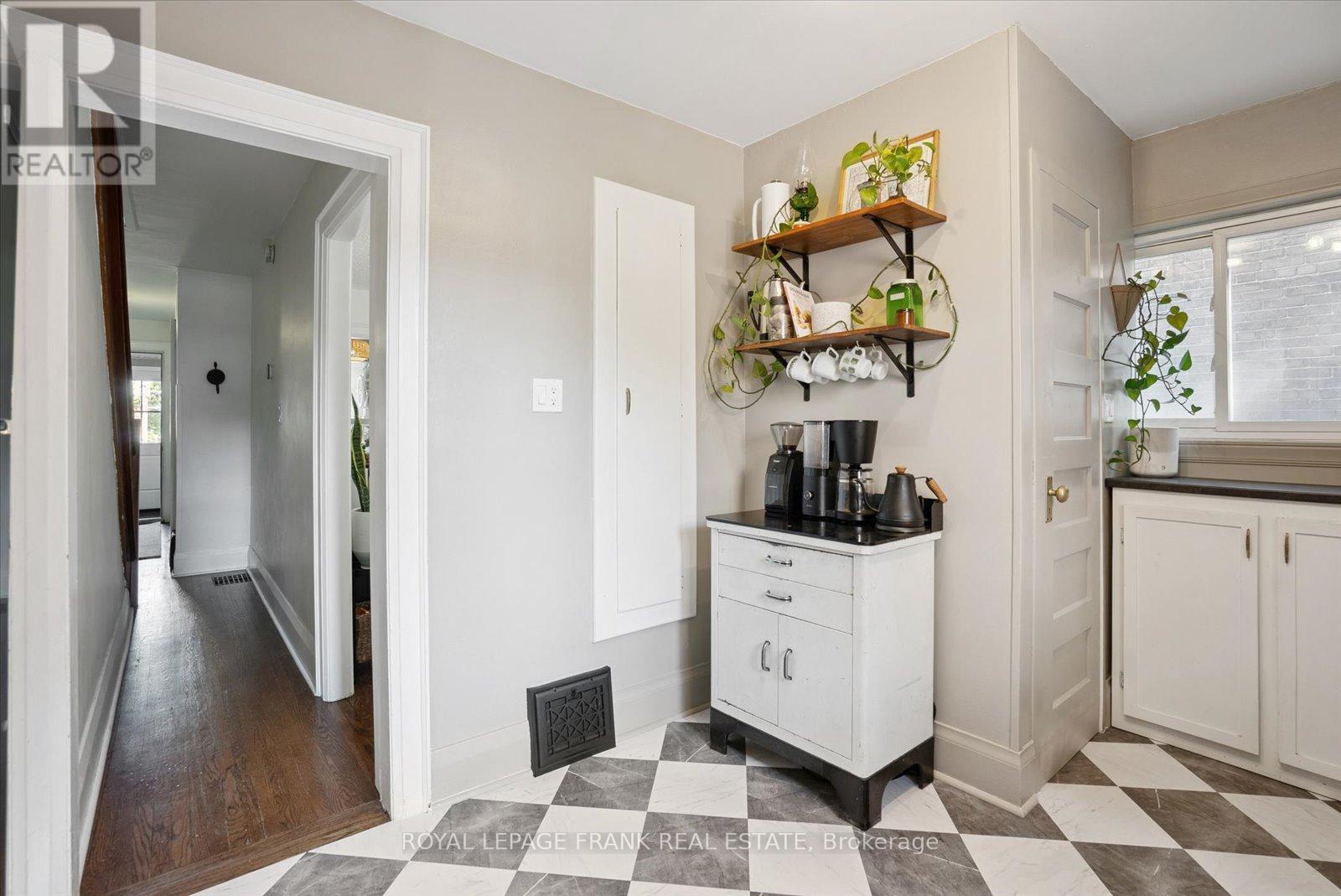 












108 GREENWOOD AVENUE

,
Toronto (South Riverdale),




Ontario
M4L2P6


