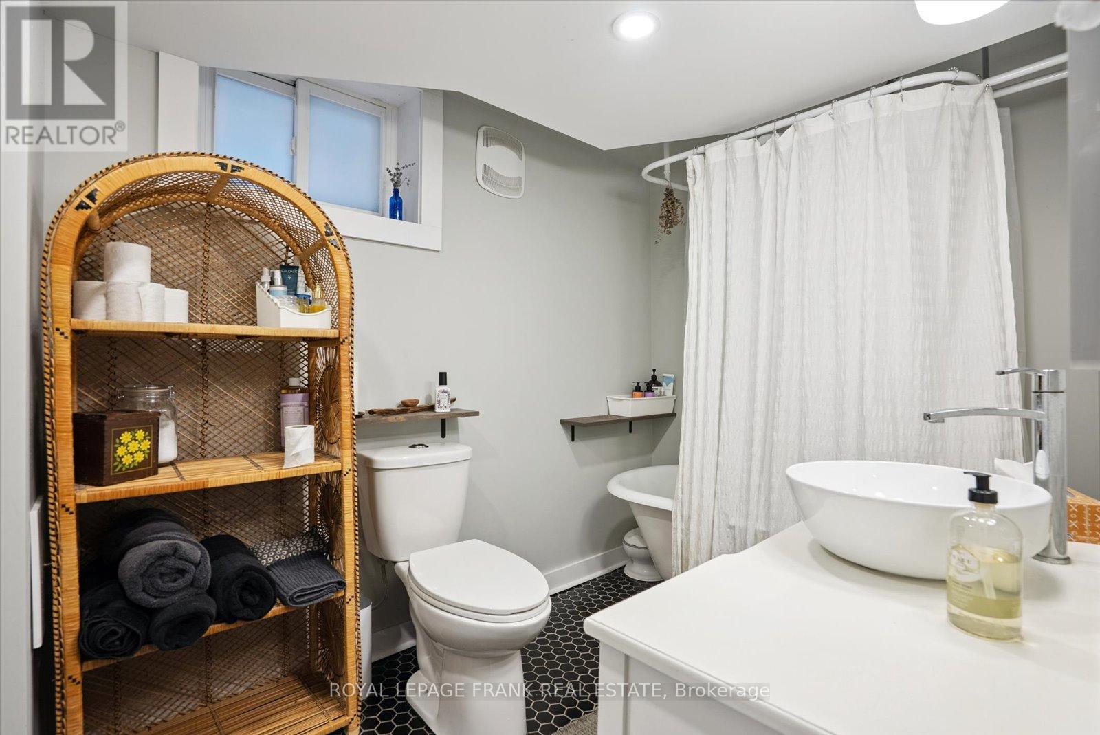 












108 GREENWOOD AVENUE

,
Toronto (South Riverdale),




Ontario
M4L2P6


