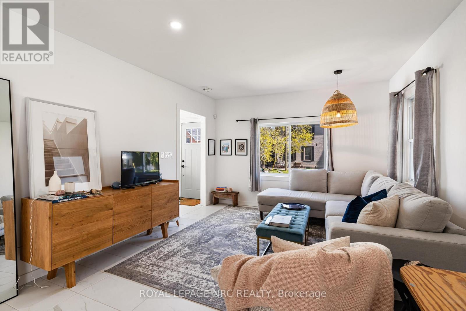 












37 LOCK STREET

,
St. Catharines (Port Dalhousie),




Ontario
L2N5B8

